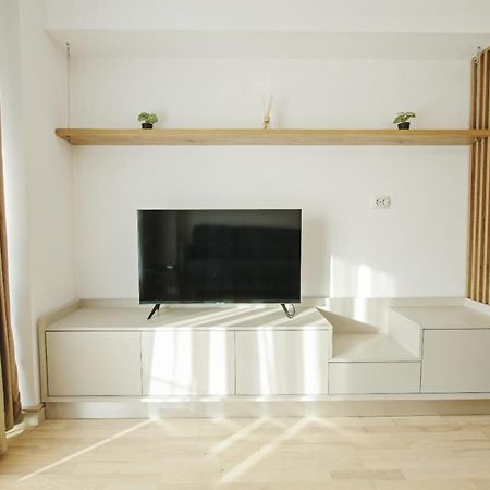 Himson-Beige Apartment Iasi Exterior photo