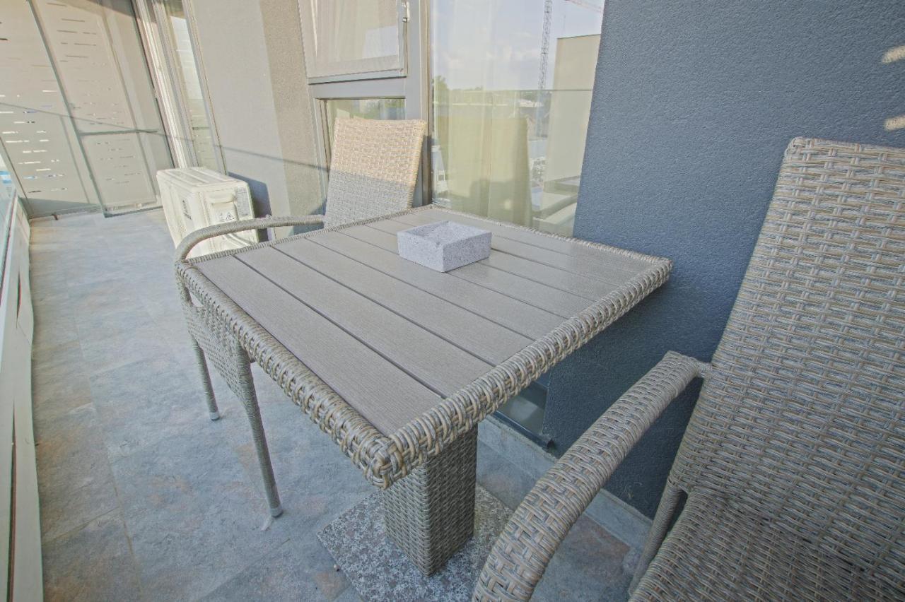 Himson-Beige Apartment Iasi Exterior photo