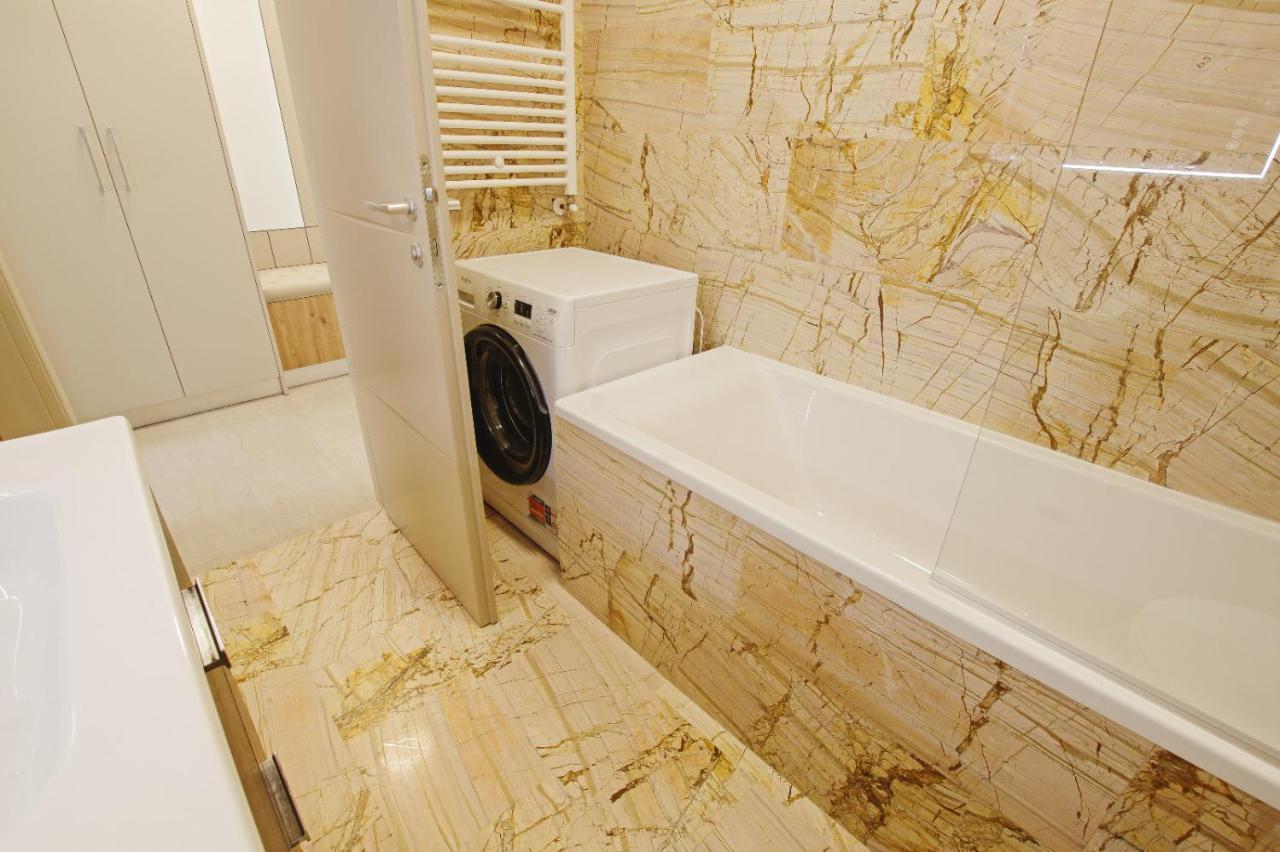 Himson-Beige Apartment Iasi Exterior photo